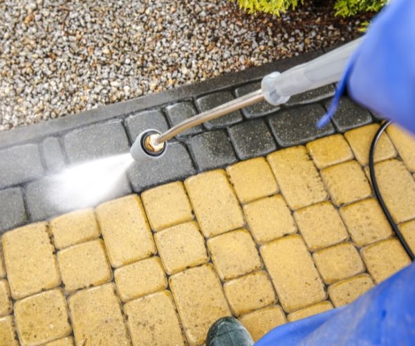 How does Bundaberg Pressure Cleaning ensure thorough cleaning?